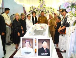 Bupati dan Wabup Luwu Timur Hadiri Pemakaman Pdt. Ark Rarung