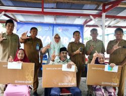 Senyum Bahagia Lansia Iringi Penyaluran Kartu Lansia di Bone Pute