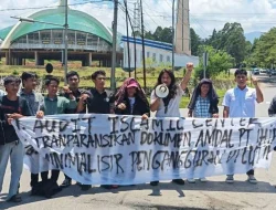 Demo Mahasiswa Luwu Timur Blokir Jalan Trans Desak Audit AMDAL